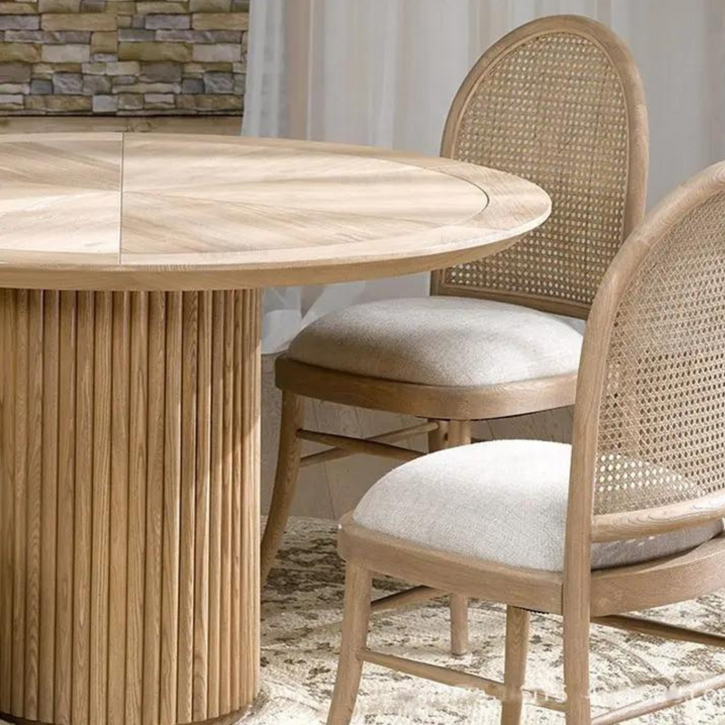 Évora Wood Round Dining Table