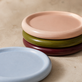 Arli ceramic set rounded rims and glaze close-up