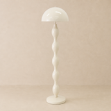 Lámpara de pie Lucca marfil en estudio beige cálido estilo Elara